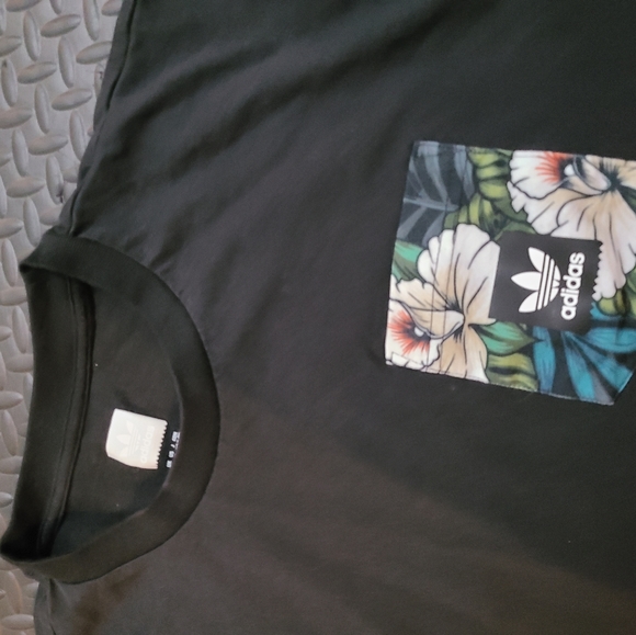 Adidas  t shirt - Picture 4 of 4